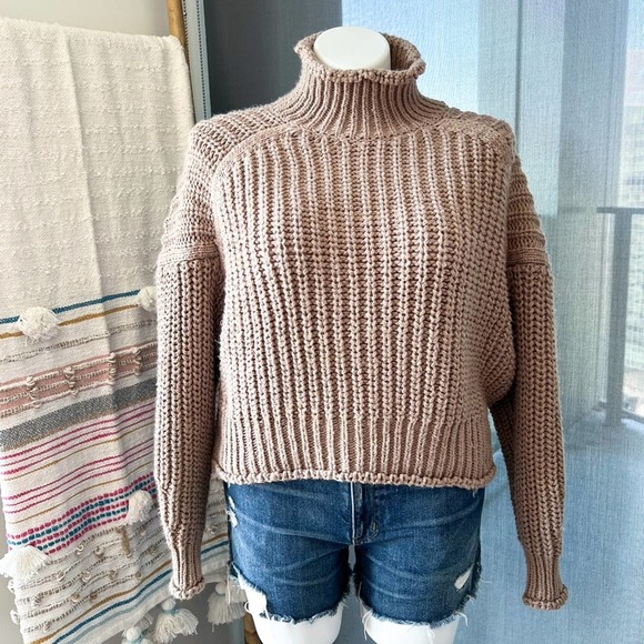 H&M Sweaters - H&M Tan Chunky Knit Turtleneck Slouchy Pullover Sweater Women’s Size Large